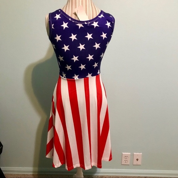 🎉 NWT Beautiful Patriotic Dress Size Small - Picture 2 of 7